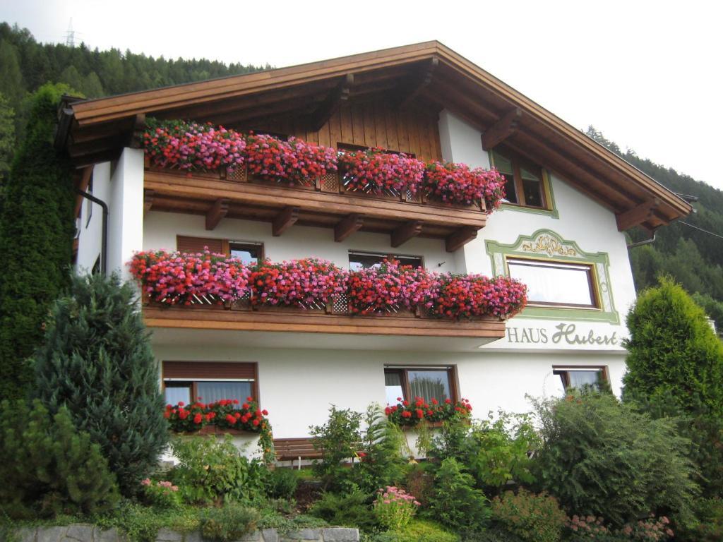 Haus Hubert Appartement Arzl im Pitztal Buitenkant foto