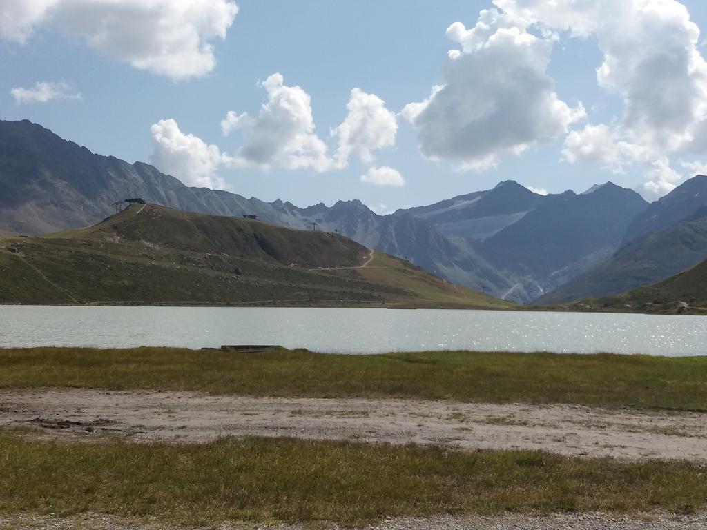 Haus Hubert Appartement Arzl im Pitztal Buitenkant foto