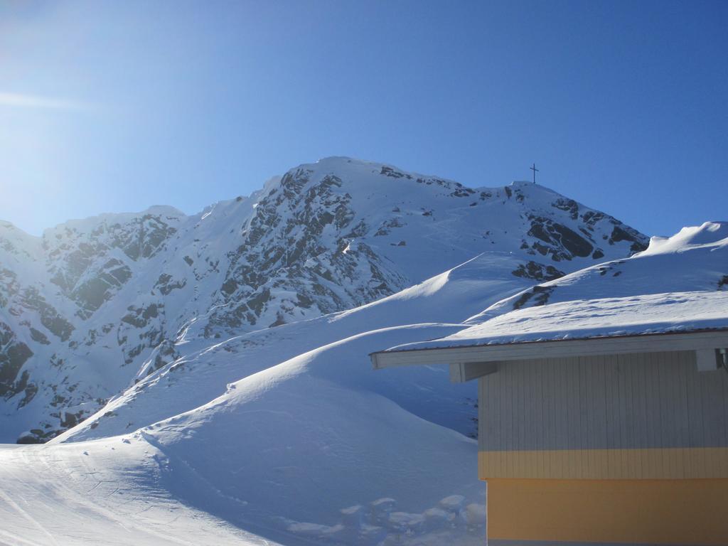 Haus Hubert Appartement Arzl im Pitztal Buitenkant foto