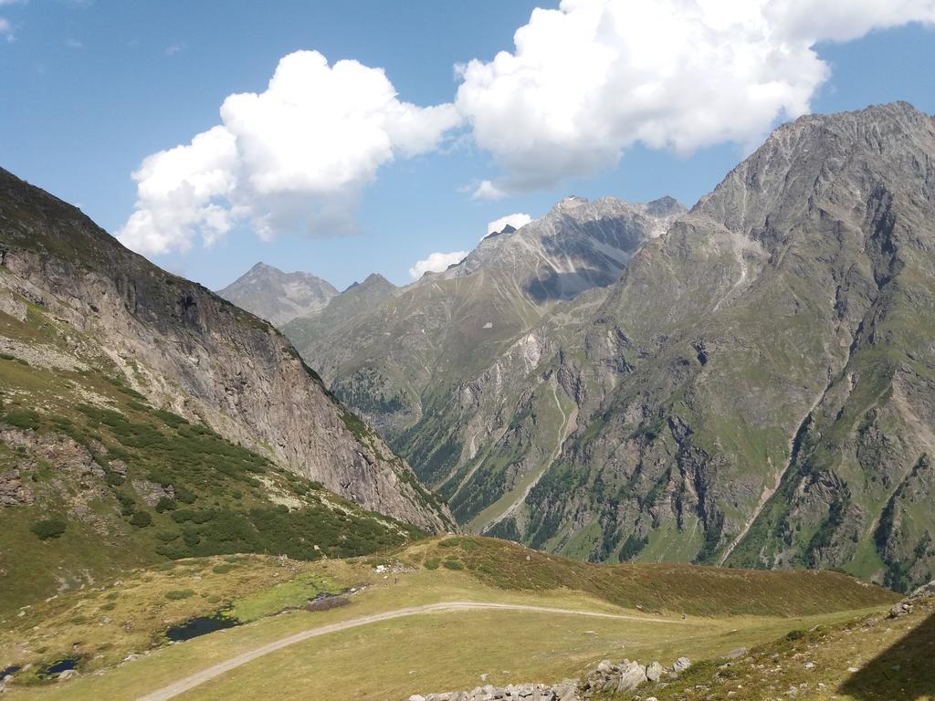 Haus Hubert Appartement Arzl im Pitztal Buitenkant foto